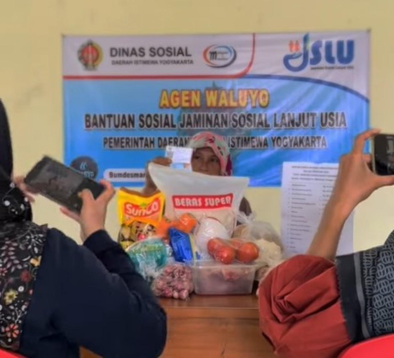 Pembagian JSLU (Jaminan Sosial Lanjut Usia) Bumdes Wukirraya (28-2-2025)